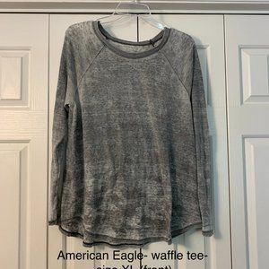 American Eagle- grey/black waffle tee